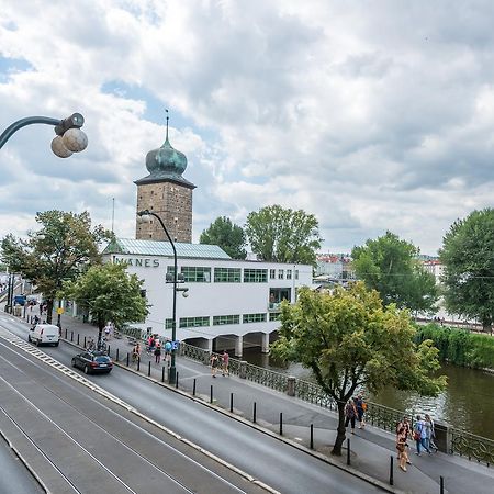 Riverside Apartment With A Balcony Praga Esterno foto