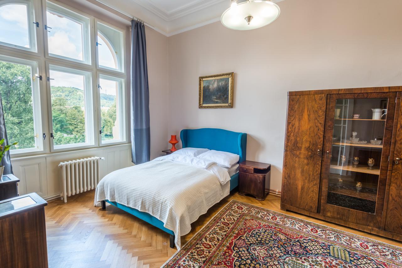 Riverside Apartment With A Balcony Praga Esterno foto