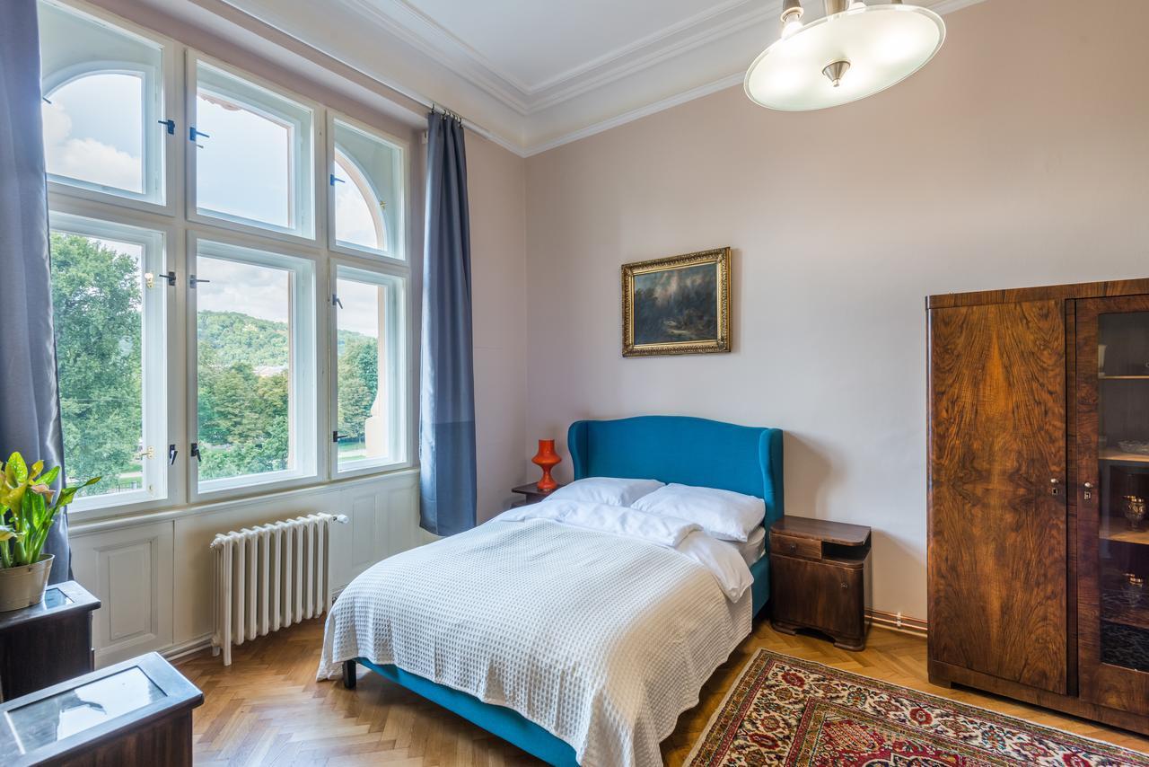 Riverside Apartment With A Balcony Praga Esterno foto