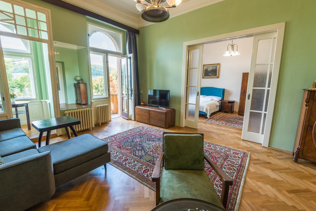 Riverside Apartment With A Balcony Praga Esterno foto