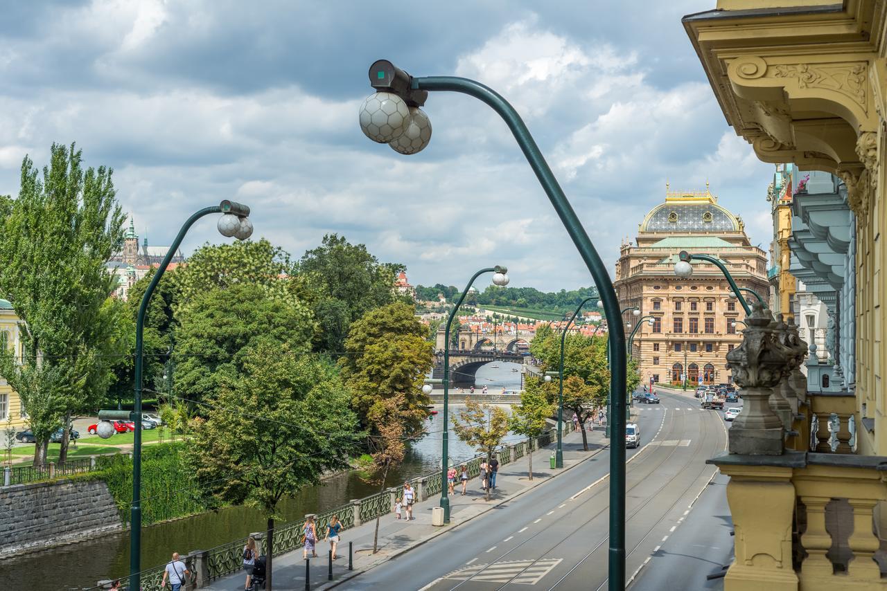 Riverside Apartment With A Balcony Praga Esterno foto