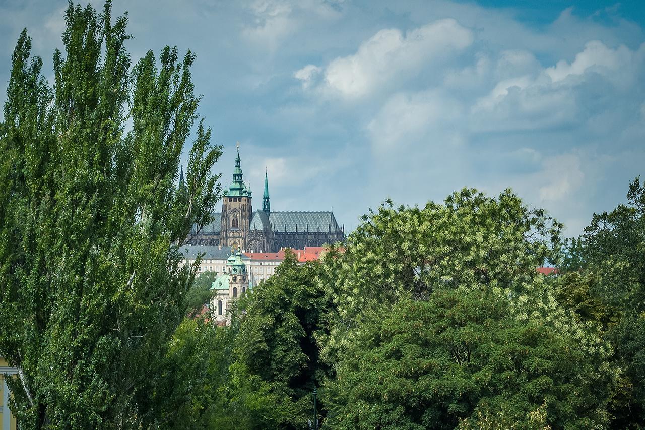 Riverside Apartment With A Balcony Praga Esterno foto