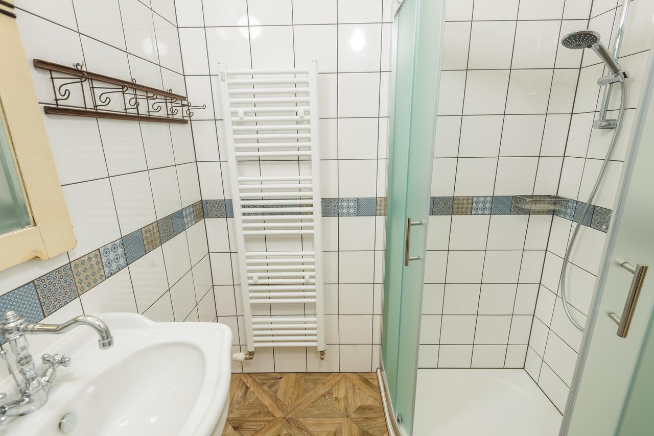 Riverside Apartment With A Balcony Praga Esterno foto