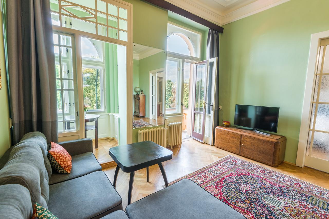 Riverside Apartment With A Balcony Praga Esterno foto